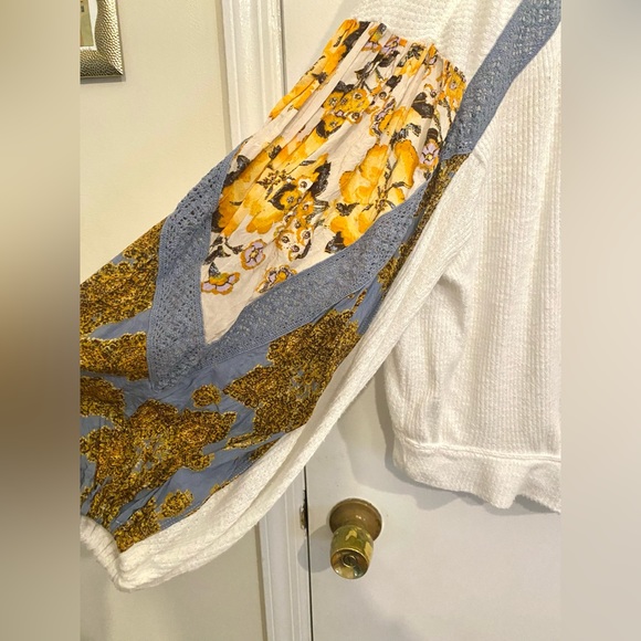 Free People ‘Casual Clash’ Top with Floral Print Balloon Sleeves - Picture 4 of 7